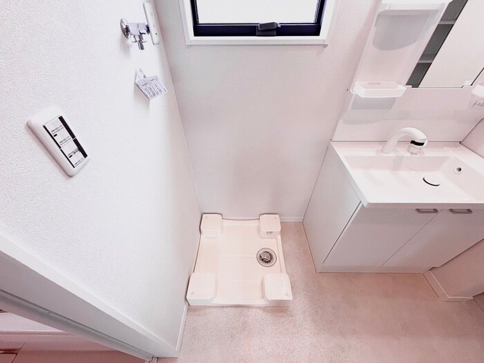 物件内観写真6　(洗濯機置場)