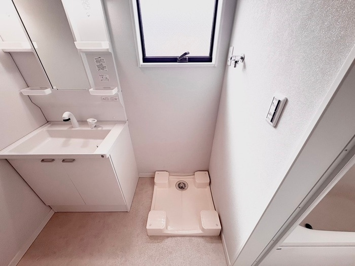 物件内観写真6　(洗濯機置場)