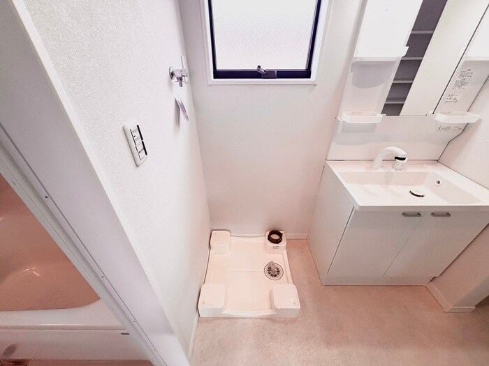 物件内観写真6　(洗濯機置場)