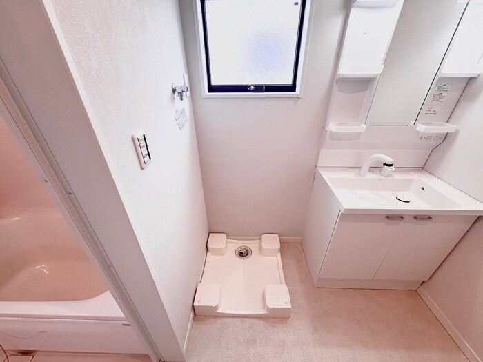 物件内観写真6　(洗濯機置場)