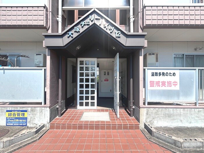 物件外観写真4　(エントランス部分)