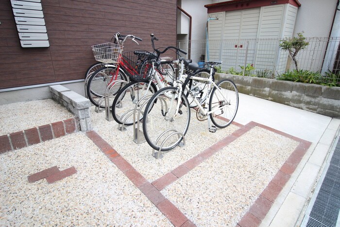 物件外観写真3　(駐輪場)