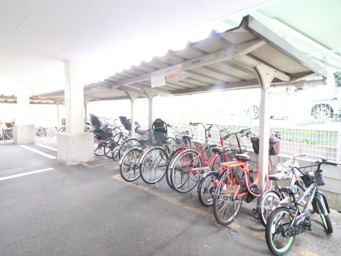 物件外観写真4　(駐輪場)