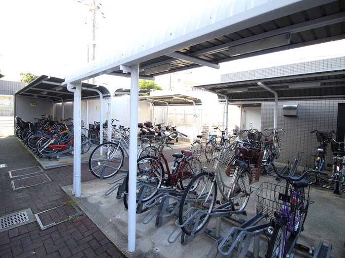 物件外観写真5　(駐輪場)