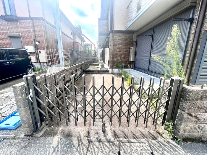 物件外観写真5　(駐車場)