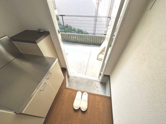 物件内観写真11　(玄関)