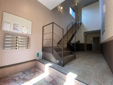 物件外観写真3　(エントランス部分)