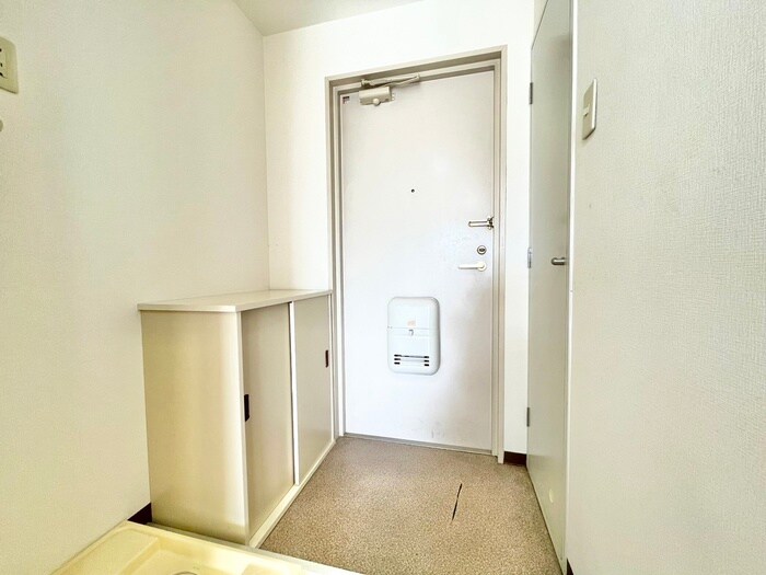 物件内観写真16　(玄関)