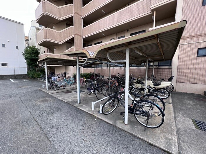 物件外観写真4　(駐輪場)