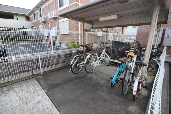 物件外観写真4　(駐輪場)