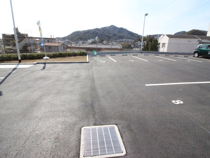 物件外観写真2　(駐車場)