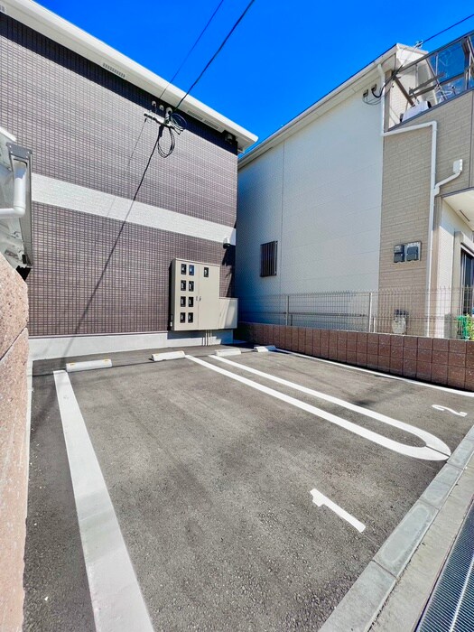 物件外観写真5　(駐車場)