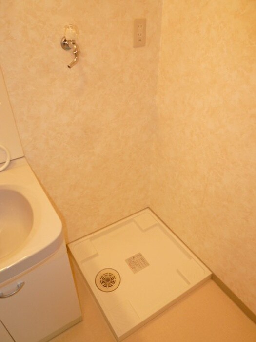 物件内観写真13　(洗濯機置場)