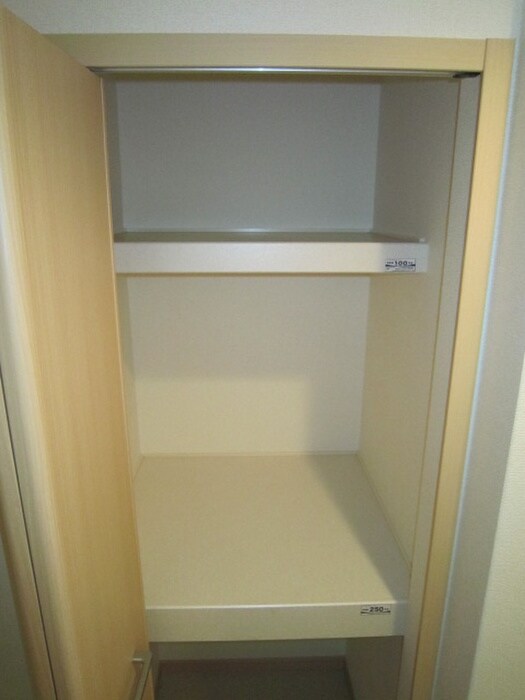 物件内観写真15　(収納)