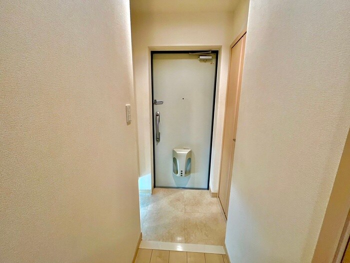 物件内観写真16　(玄関)