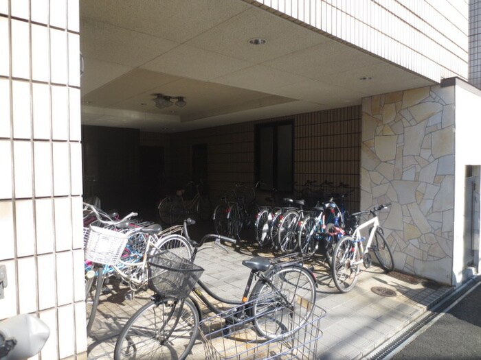 物件外観写真5　(駐輪場)