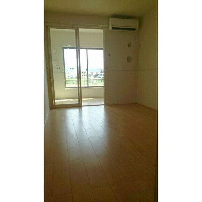 物件内観写真4　(居室)