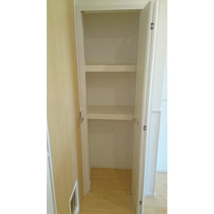 物件内観写真6　(収納)