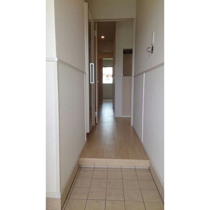 物件内観写真10　(廊下)