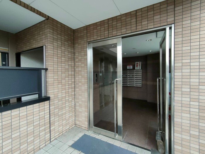物件外観写真5　(エントランス部分)
