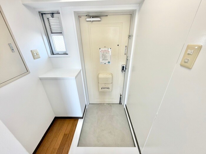 物件内観写真16　(玄関)