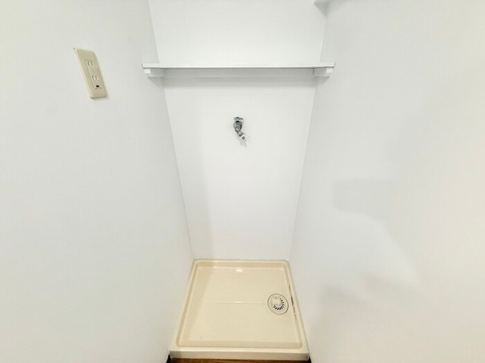 物件内観写真18　(洗濯機置場)