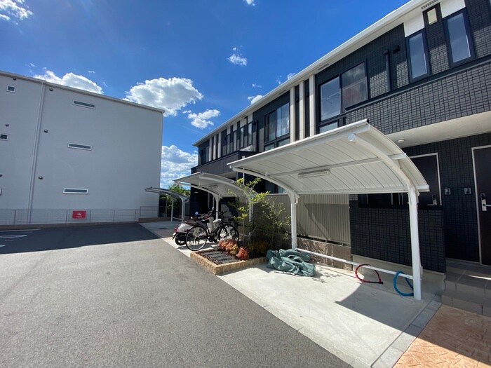 物件外観写真4　(駐輪場)