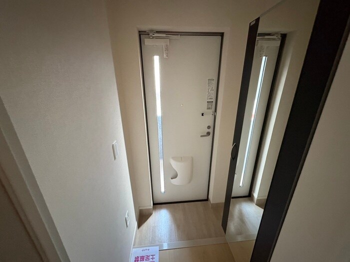 物件内観写真19　(玄関)