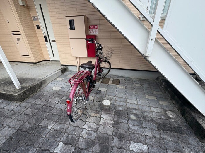 物件外観写真5　(駐輪場)