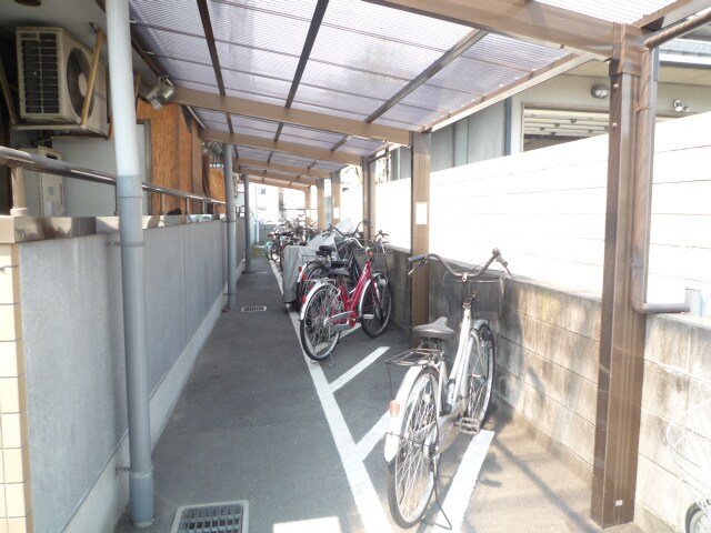 物件外観写真3　(駐輪場)