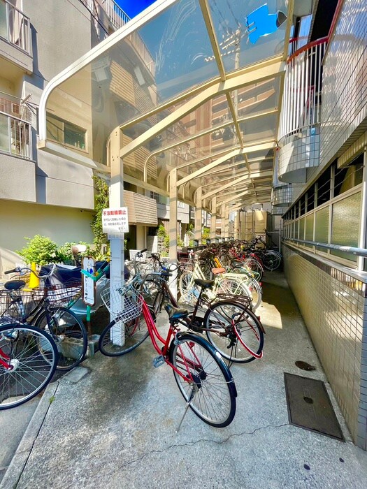 物件外観写真4　(駐輪場)