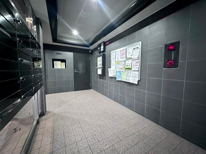 物件外観写真2　(エントランス部分)