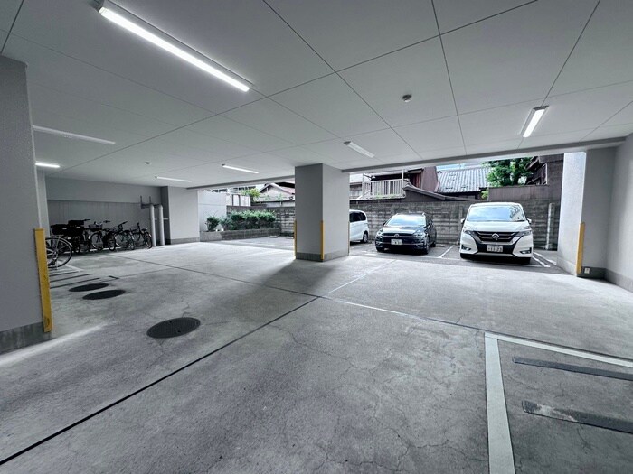 物件外観写真4　(駐車場)