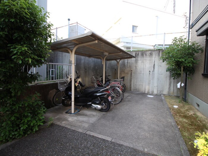 物件外観写真3　(駐輪場)
