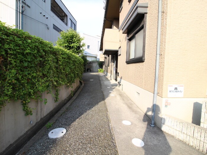 物件外観写真4　(エントランス部分)