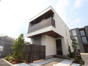 オーク室町　西棟外観写真