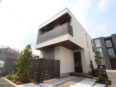 オーク室町　西棟外観写真
