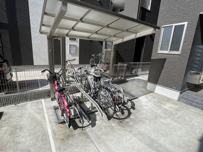 物件外観写真5　(駐輪場)