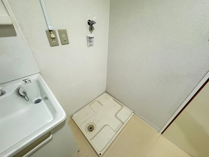 物件内観写真13　(洗濯機置場)