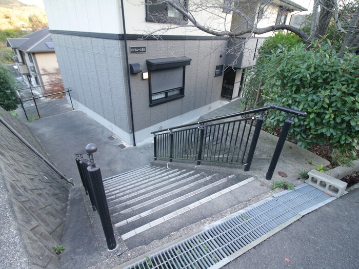 物件外観写真4　(エントランス部分)