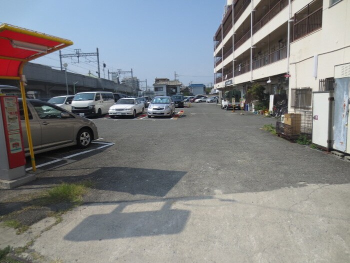 物件外観写真3　(駐車場)