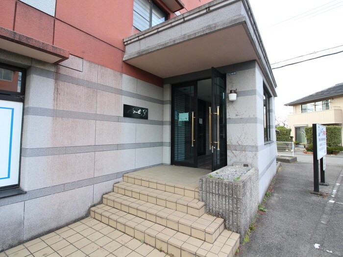 物件外観写真5　(エントランス部分)