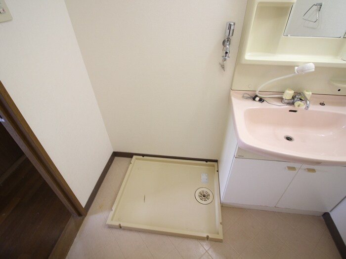 物件内観写真18　(洗濯機置場)