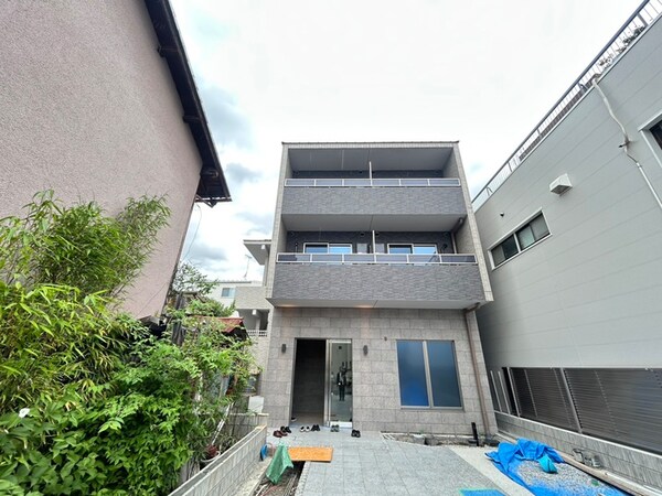 建築中