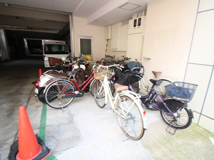 物件外観写真3　(駐輪場)