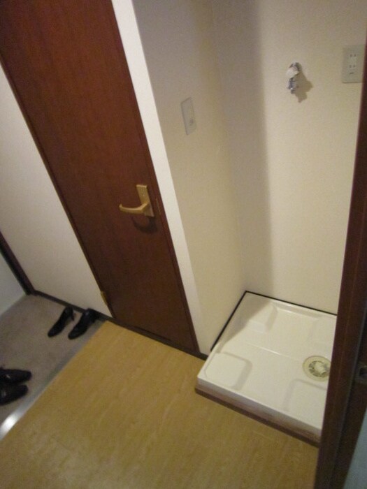 物件内観写真16　(洗濯機置場)