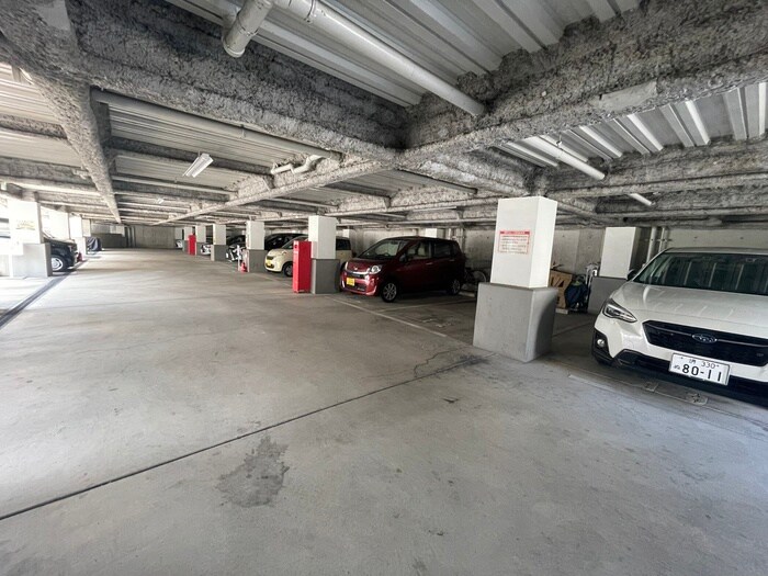 物件外観写真4　(駐車場)