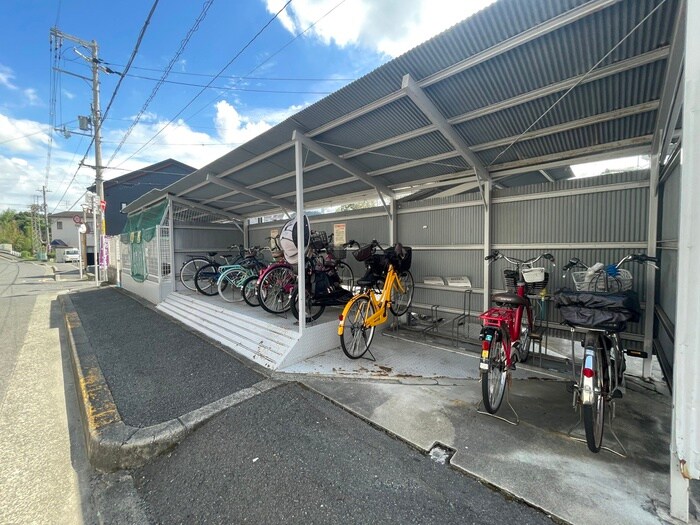物件外観写真5　(駐輪場)