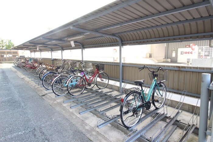 物件外観写真4　(駐輪場)