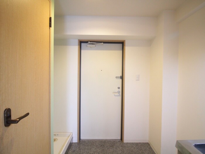 物件内観写真16　(玄関)